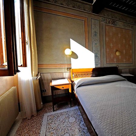 Albergo Giulia Gonzaga Sabbioneta Esterno foto