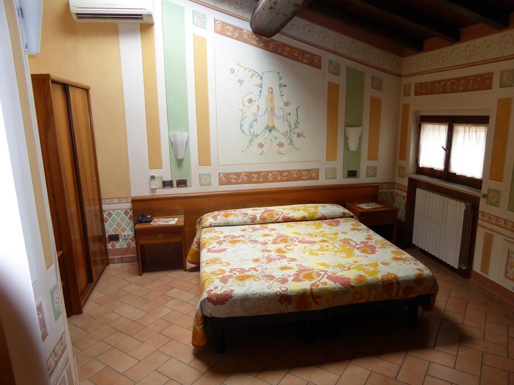 Albergo Giulia Gonzaga Sabbioneta Camera foto