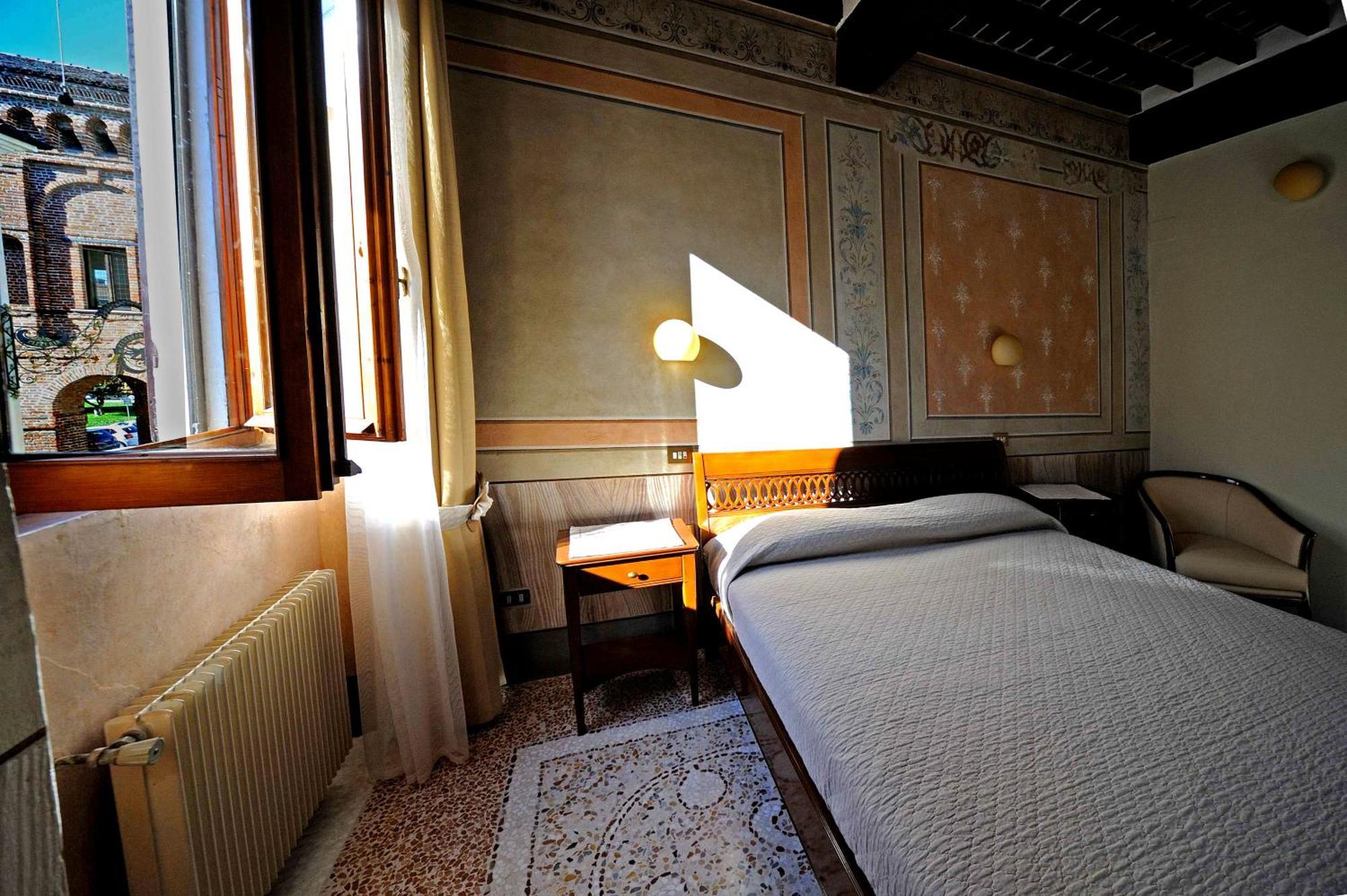 Albergo Giulia Gonzaga Sabbioneta Esterno foto